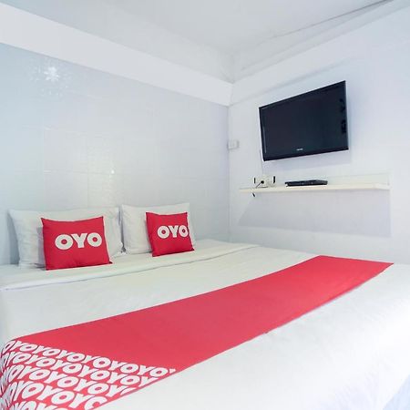 OYO 1054 Phuket Backpacker Hostel Exteriör bild