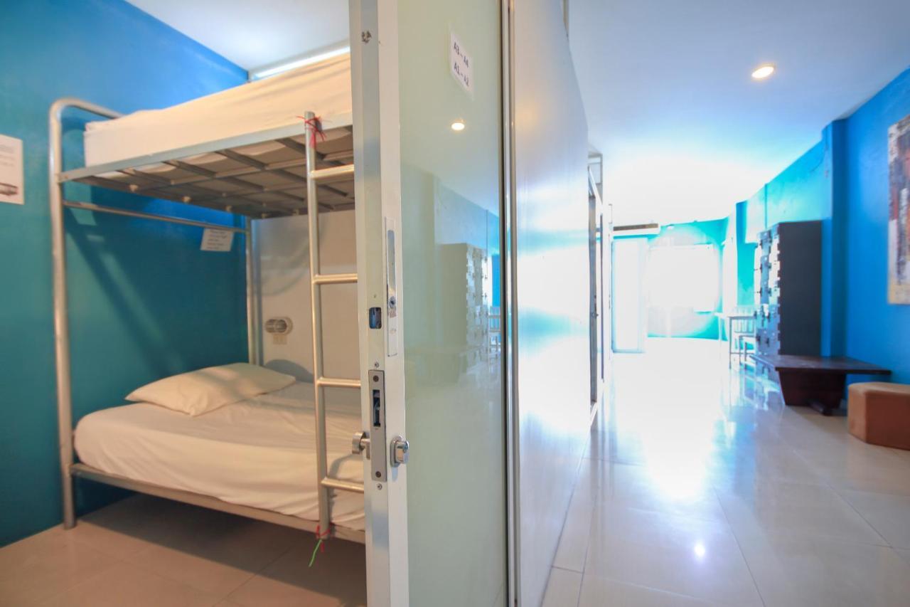 OYO 1054 Phuket Backpacker Hostel Exteriör bild