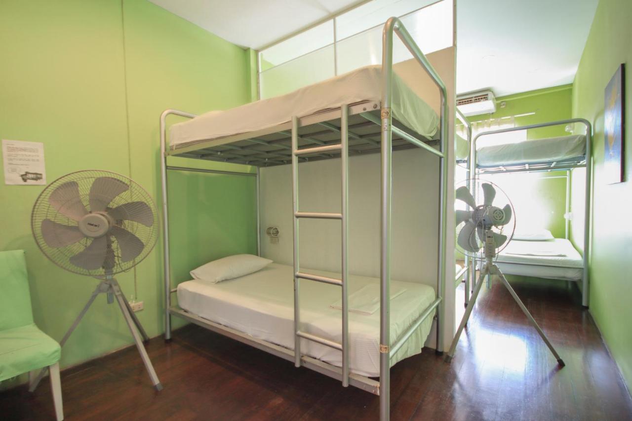 OYO 1054 Phuket Backpacker Hostel Exteriör bild