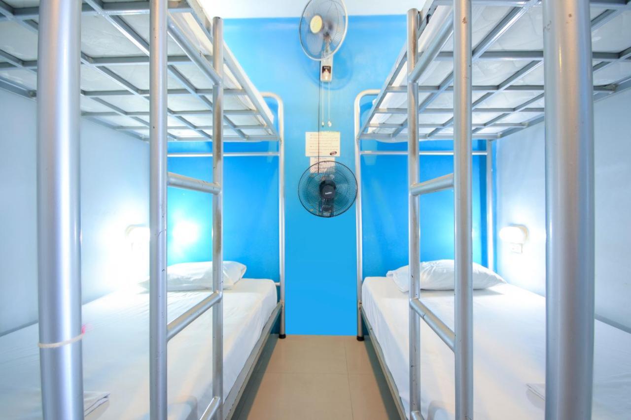 OYO 1054 Phuket Backpacker Hostel Exteriör bild