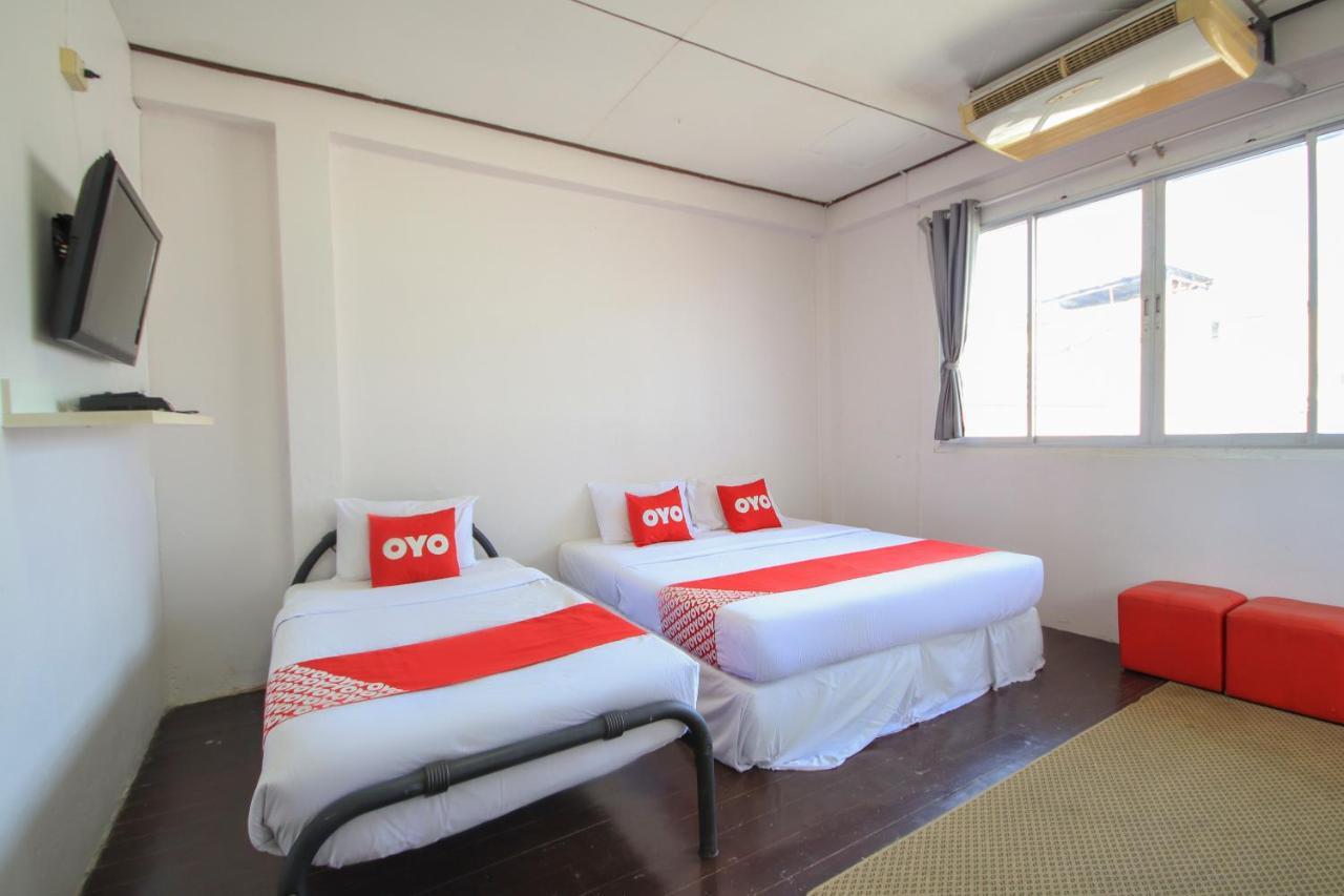 OYO 1054 Phuket Backpacker Hostel Exteriör bild
