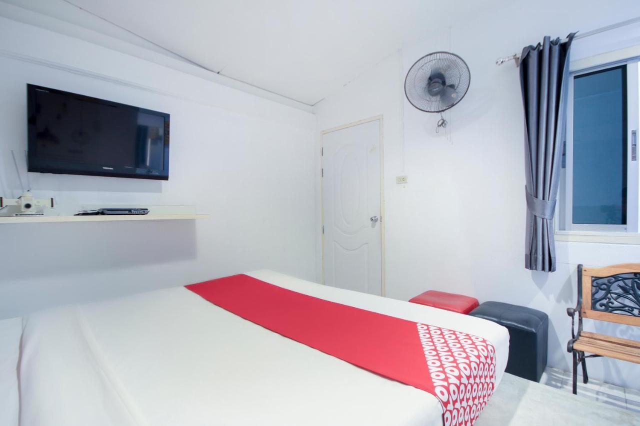OYO 1054 Phuket Backpacker Hostel Exteriör bild